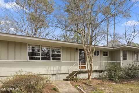 4346 Manhassett Dr, Jackson, MS 39211 photo 3