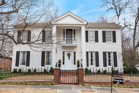 340 E College Ave, Holly Springs, MS 38635