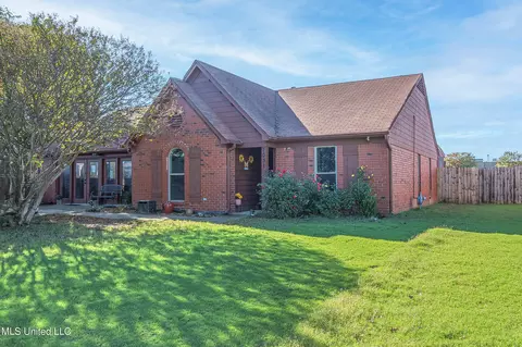 7031 Dunbarton Dr, Horn Lake, MS 38637
