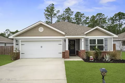 10217 Willow Leaf Dr, Gulfport, MS 39503