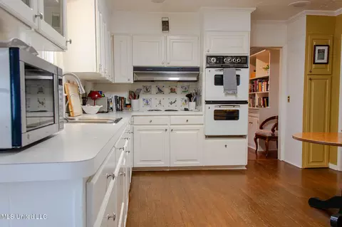 Kitchen - 4644 Katherine Blvd, Jackson, MS 39211 photo 2 of 3