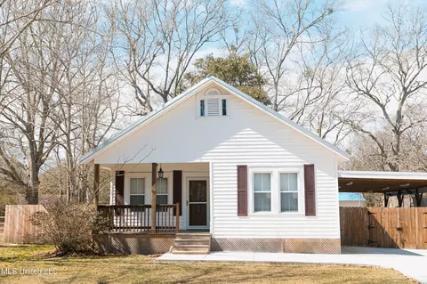 3021 Smith Dr, Gautier, MS 39553