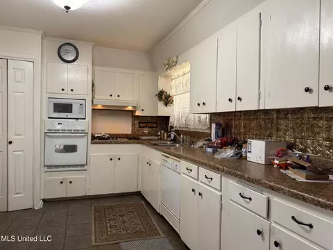 Kitchen - 1036 Briarfield Rd, Jackson, MS 39211 photo 1 of 1