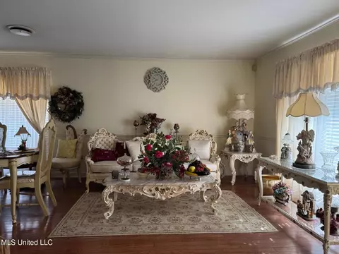 Living - 1036 Briarfield Rd, Jackson, MS 39211 photo 1 of 1