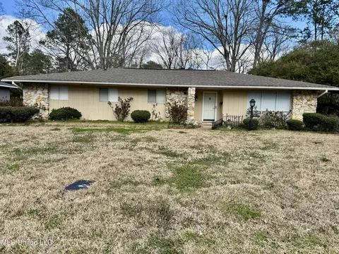 1036 Briarfield Rd, Jackson, MS 39211