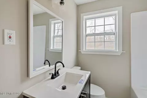 Bath - 127 Autumn Dr, Vicksburg, MS 39180 photo 2 of 2