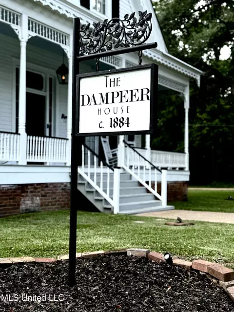 105 N Raymond St, Crystal Springs, MS 39059