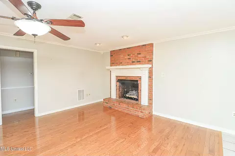Living - 107 St Augustine Dr, Madison, MS 39110 photo 5 of 7