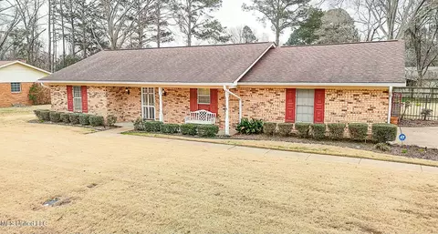 107 St Augustine Dr, Madison, MS 39110