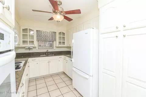 Kitchen - 107 St Augustine Dr, Madison, MS 39110 photo 3 of 4