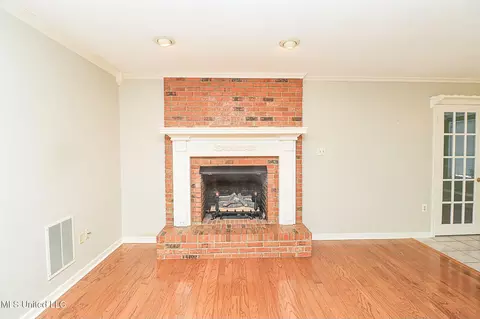 Living - 107 St Augustine Dr, Madison, MS 39110 photo 7 of 7