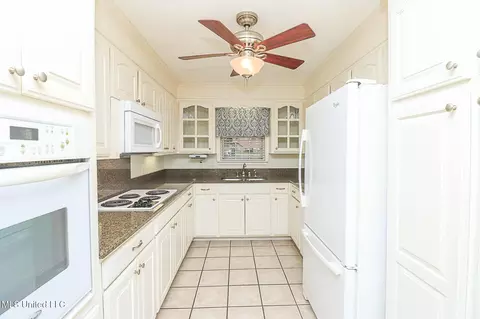 Kitchen - 107 St Augustine Dr, Madison, MS 39110 photo 1 of 4