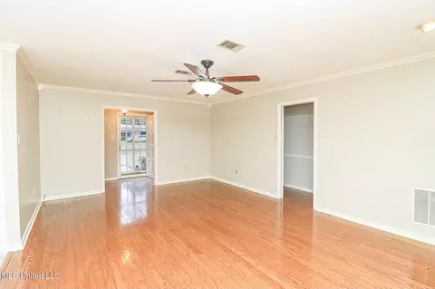Living - 107 St Augustine Dr, Madison, MS 39110 photo 6 of 7
