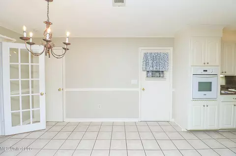 Dining - 107 St Augustine Dr, Madison, MS 39110 photo 2 of 2