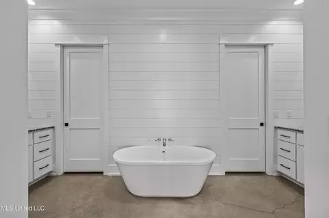 Bath - 134 Camden Trl, Madison, MS 39110 photo 1 of 6
