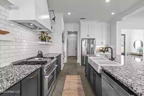 Kitchen - 134 Camden Trl, Madison, MS 39110 photo 4 of 4