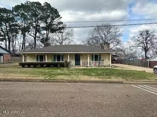 839 Chickasaw Dr, Grenada, MS 38901 photo 2