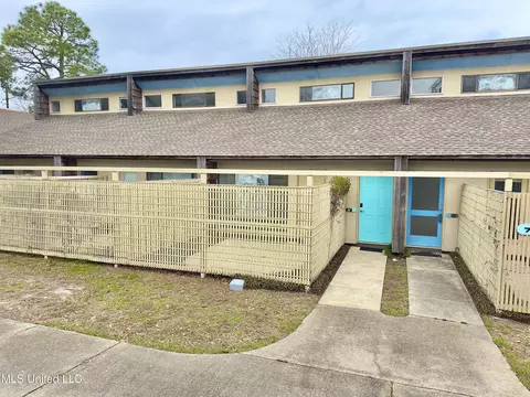 828 Oakleigh Ave #7, Gulfport, MS 39507