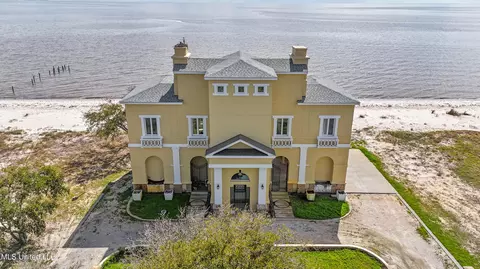 7709 Belle Fontaine Dr, Ocean Springs, MS 39564