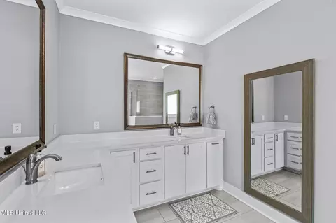 Bath - 102 Coventry Ln, Canton, MS 39046 photo 1 of 7