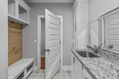 Entry Way - 102 Coventry Ln, Canton, MS 39046 photo 4 of 5