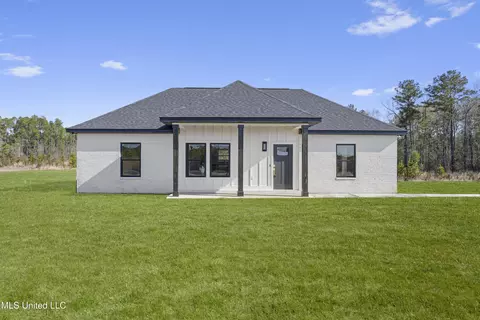 112 Moore Rd, Perkinston, MS 39573