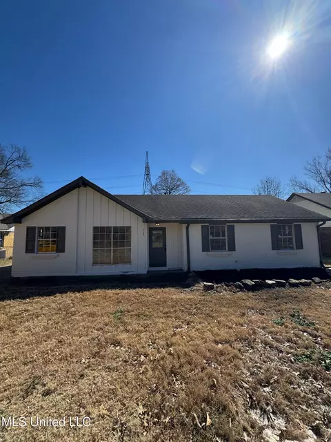 717 Valley Springs Dr, Southaven, MS 38671