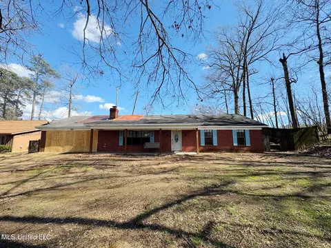 420 Lake Forest Dr, Vicksburg, MS 39183