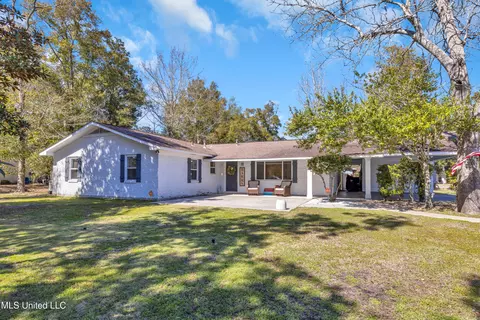 1349 E 2nd St, Pass Christian, MS 39571