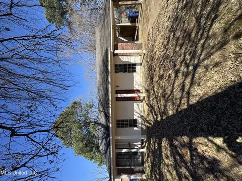 5020 Gray Dr, Horn Lake, MS 38637