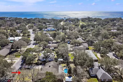 1017 Eastwood St, Pascagoula, MS 39567