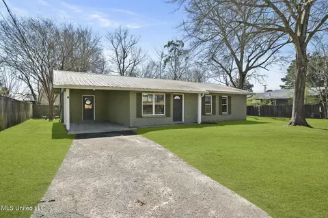 414 E Hatten Ave #A, Wiggins, MS 39577