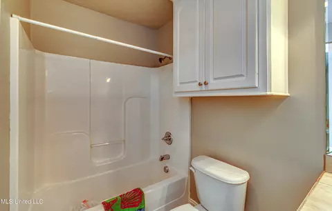 Bath - 809 Norwich Dr, Madison, MS 39110 photo 3 of 10