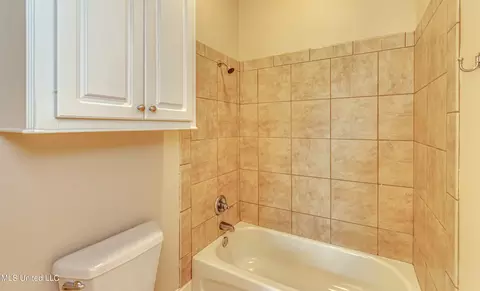Bath - 809 Norwich Dr, Madison, MS 39110 photo 8 of 10