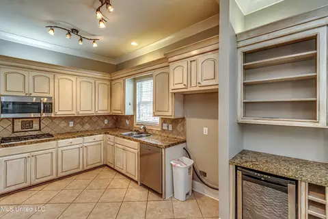 Kitchen - 809 Norwich Dr, Madison, MS 39110 photo 5 of 7