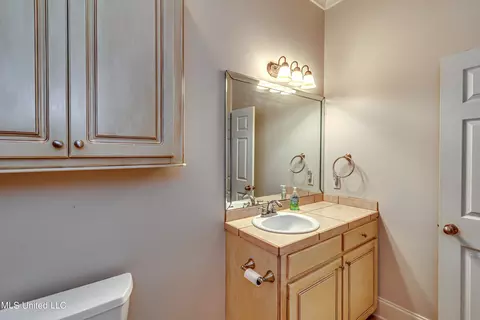 Bath - 809 Norwich Dr, Madison, MS 39110 photo 2 of 10