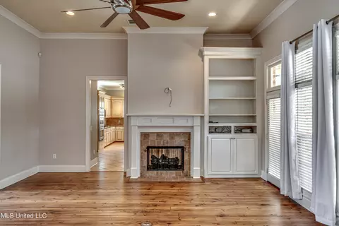 Living - 809 Norwich Dr, Madison, MS 39110 photo 2 of 4