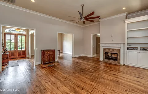 Living - 809 Norwich Dr, Madison, MS 39110 photo 1 of 4