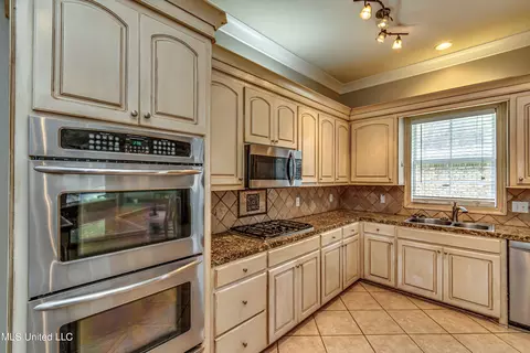 Kitchen - 809 Norwich Dr, Madison, MS 39110 photo 7 of 7