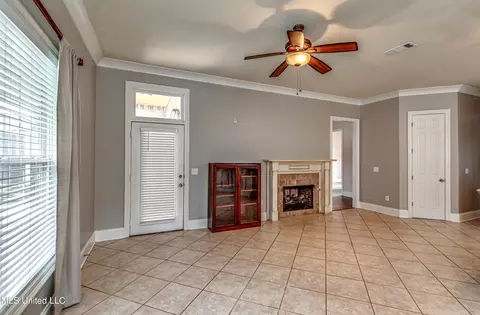 Living - 809 Norwich Dr, Madison, MS 39110 photo 4 of 4