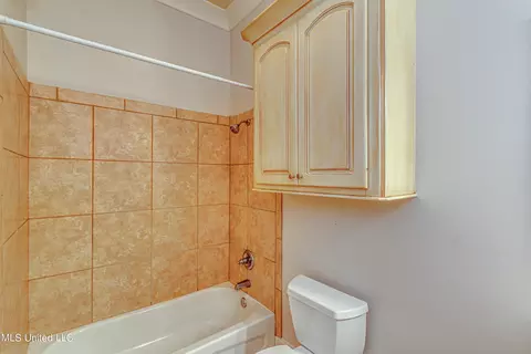 Bath - 809 Norwich Dr, Madison, MS 39110 photo 1 of 10