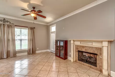 Living - 809 Norwich Dr, Madison, MS 39110 photo 3 of 4