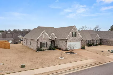 127 Magnolia Blossom Dr, Hernando, MS 38632