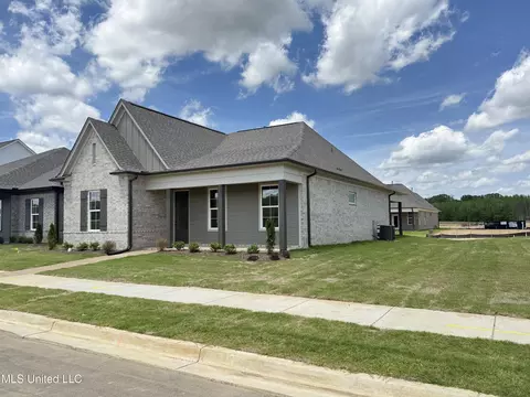 640 Bolivar Dr, Nesbit, MS 38651