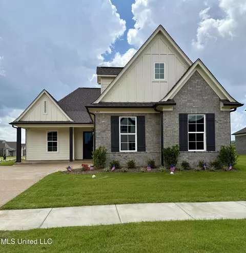 767 Coahoma Ct, Nesbit, MS 38651