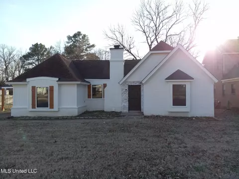 8589 W Lakeshore Dr, Southaven, MS 38671