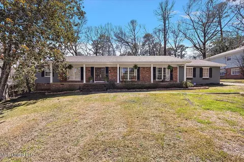 1821 Hillview Dr, Jackson, MS 39211