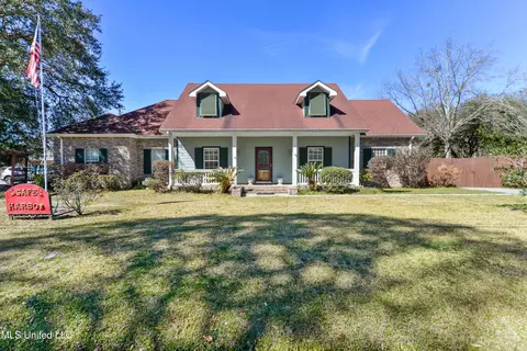 103 Ninth St, Bay Saint Louis, MS 39520