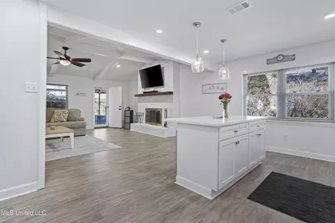 Kitchen - 7724 Manini Way, Diamondhead, MS 39525 photo 4 of 6