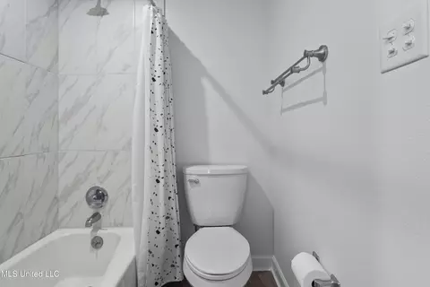 Bath - 7724 Manini Way, Diamondhead, MS 39525 photo 2 of 3